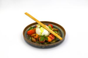 DODO'S Kitchen - Burrata pesztóval, paradicsomokkal, salátalevelekkel